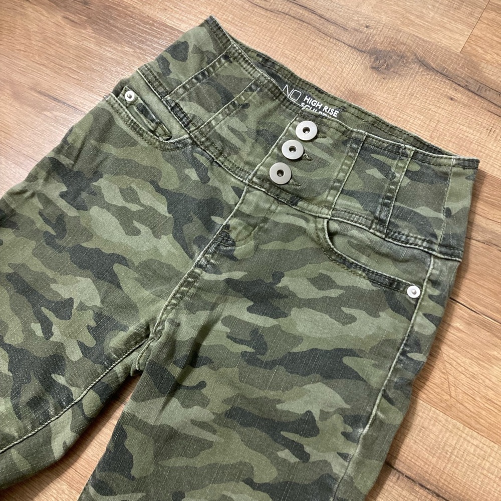 No Boundaries | Juniors High Rise Sculpting Skinny Camo Jeans - Picture 3 of 6